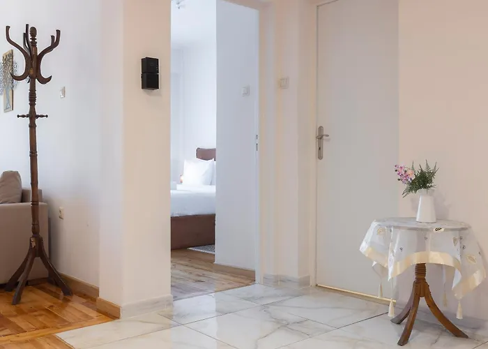 Atelier Poly - Two Bedroom For 5 Persons -50m To Metro Sintrivani Station- 6th Floor Plain View - Center -