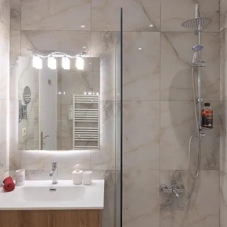 Apartment Atelier Poly - Two Bedroom For 5 Persons -50m To Metro Sintrivani Station- 6th Floor Plain View - Center - *