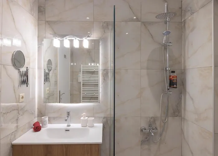 Apartment Atelier Poly - Two Bedroom For 5 Persons -50m To Metro Sintrivani Station- 6th Floor Plain View - Center - *