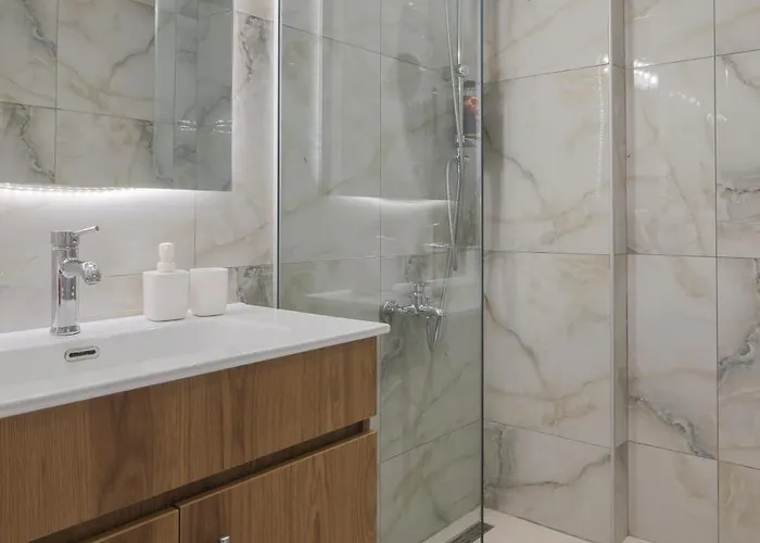 公寓 Atelier Poly - Two Bedroom For 5 Persons -50m To Metro Sintrivani Station- 6th Floor Plain View - Center - 塞萨洛尼基