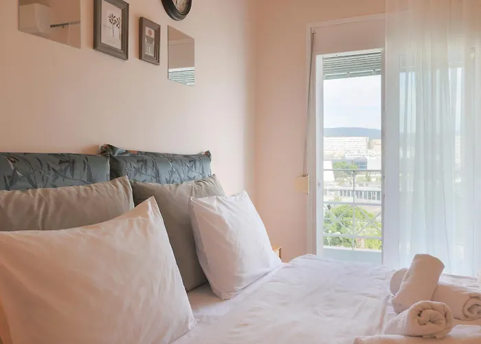 Atelier Poly - Two Bedroom For 5 Persons -50m To Metro Sintrivani Station- 6th Floor Plain View - Center -
