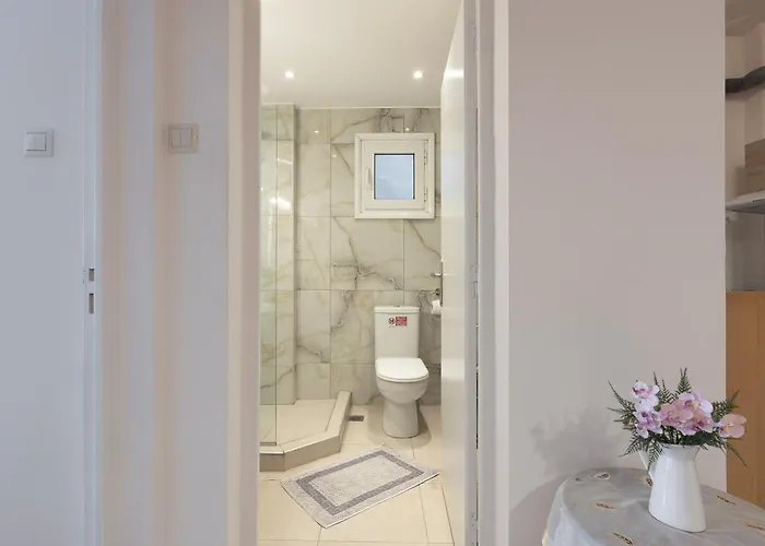 Apartment Atelier Poly - Two Bedroom For 5 Persons -50m To Metro Sintrivani Station- 6th Floor Plain View - Center - Thessaloniki
