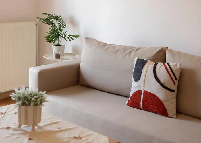 Apartment Atelier Poly - Two Bedroom For 5 Persons -50m To Metro Sintrivani Station- 6th Floor Plain View - Center -