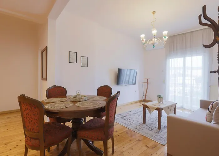 Atelier Poly - Two Bedroom For 5 Persons -50m To Metro Sintrivani Station- 6th Floor Plain View - Center - Apartment *