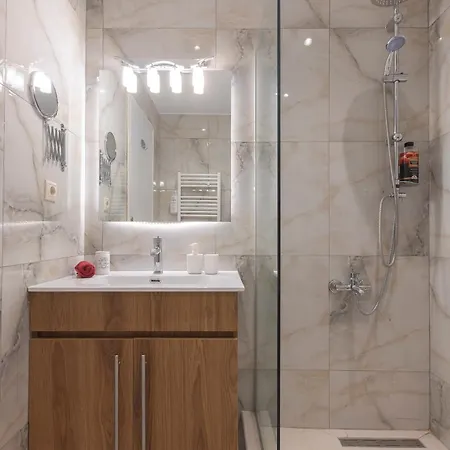 아파트 Atelier Poly - Two Bedroom For 5 Persons -50m To Metro Sintrivani Station- 6th Floor Plain View - Center - 테살로니키
