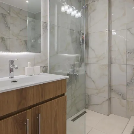 아파트 Atelier Poly - Two Bedroom For 5 Persons -50m To Metro Sintrivani Station- 6th Floor Plain View - Center - 테살로니키