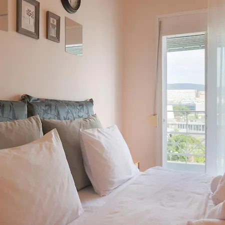 Atelier Poly - Two Bedroom For 5 Persons -50m To Metro Sintrivani Station- 6th Floor Plain View - Center -