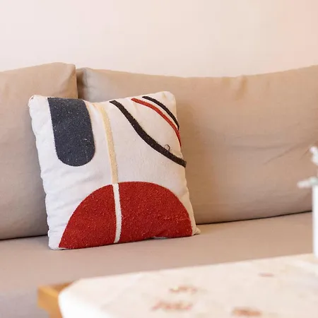 아파트 Atelier Poly - Two Bedroom For 5 Persons -50m To Metro Sintrivani Station- 6th Floor Plain View - Center - *