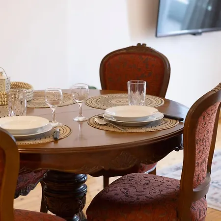 Atelier Poly - Two Bedroom For 5 Persons -50m To Metro Sintrivani Station- 6th Floor Plain View - Center - *